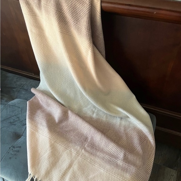 🌼 Paper Store 🌼 gorgeous blanket shawl - Picture 2 of 5